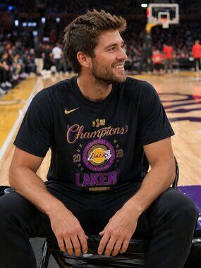 LA LAKERS  CHAMPIONSHIP TEE ( XL)
